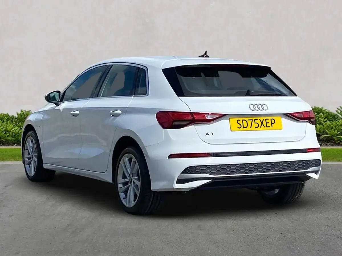 Begagnad Audi A3 e-tron Sport 204 HK (150 kW) 2025 Vit Halvkombi