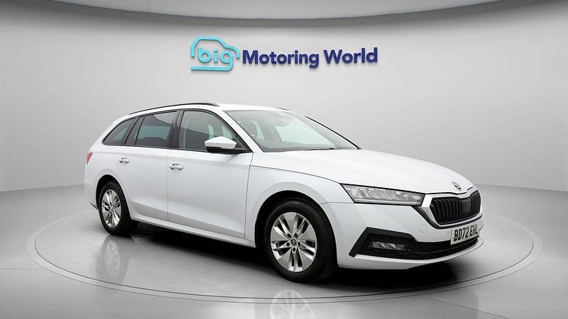 Used Skoda Octavia SE Technology 110 HP (80 kW) 2022 White Estate