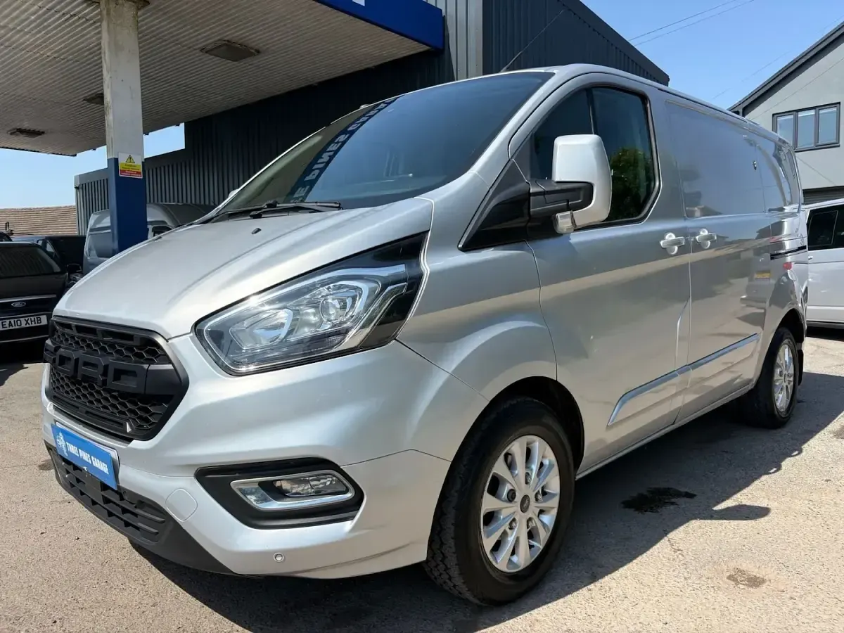 Used Ford Transit Custom Limited 130 HP (95 kW) 2018 Silver Van