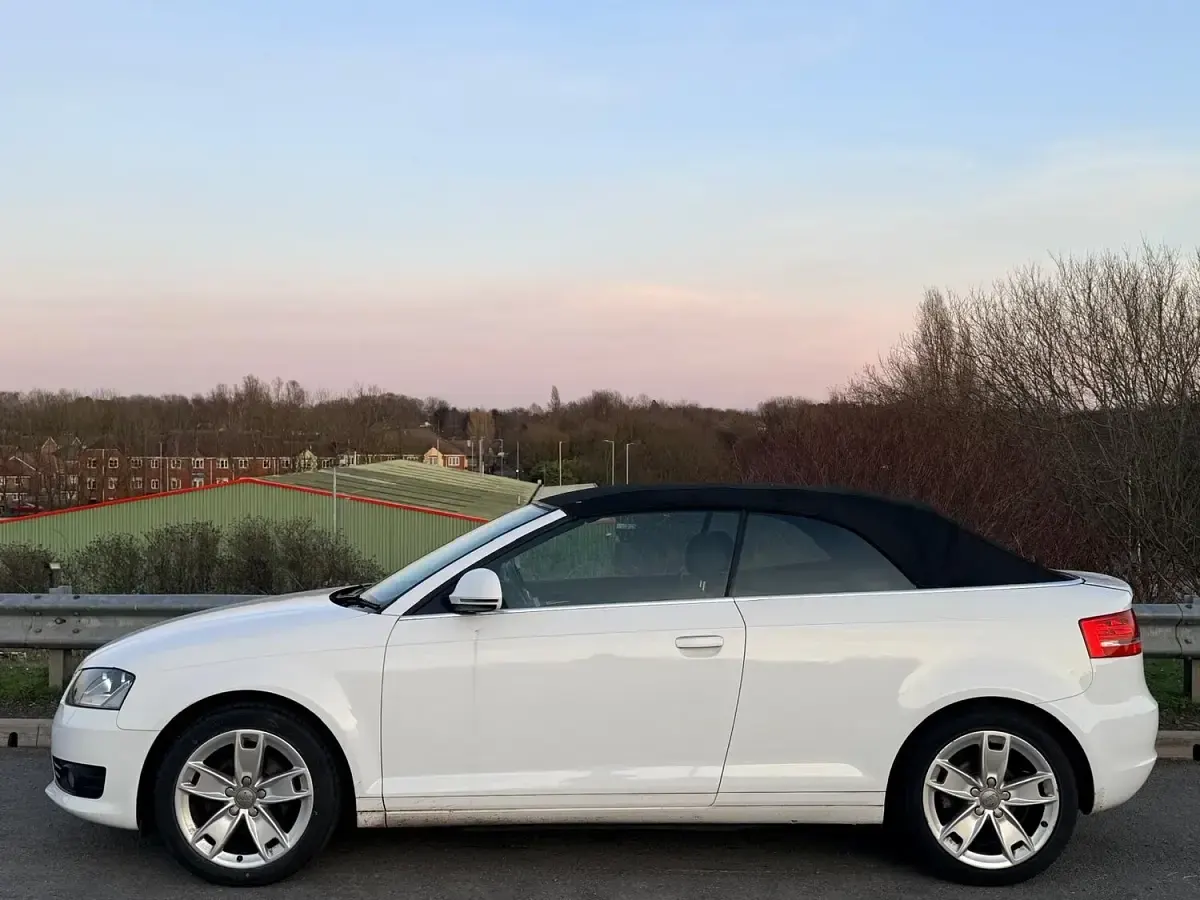 Begagnad Audi A3 Cabriolet Sport 105 HK (77 kW) 2010 Vit Cab