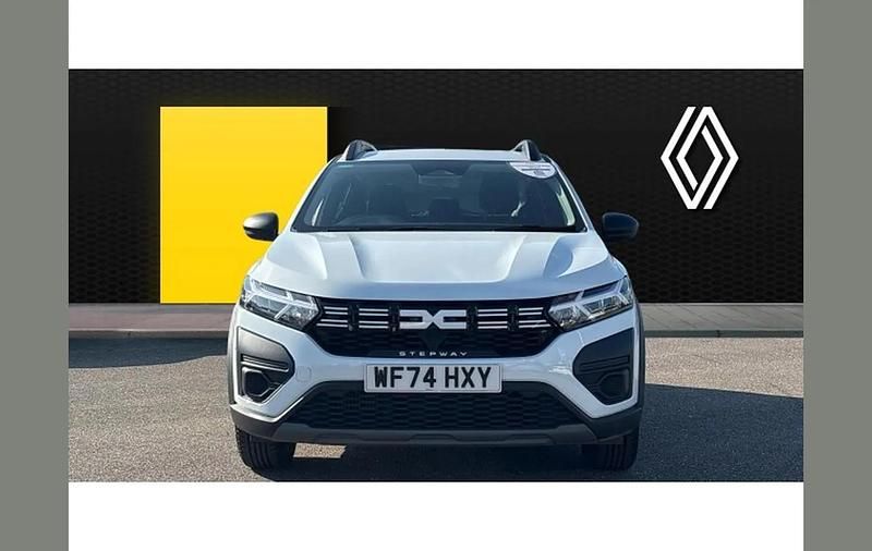 Used Dacia Sandero Essentiel 90 HP (66 kW) 2024 White SUV