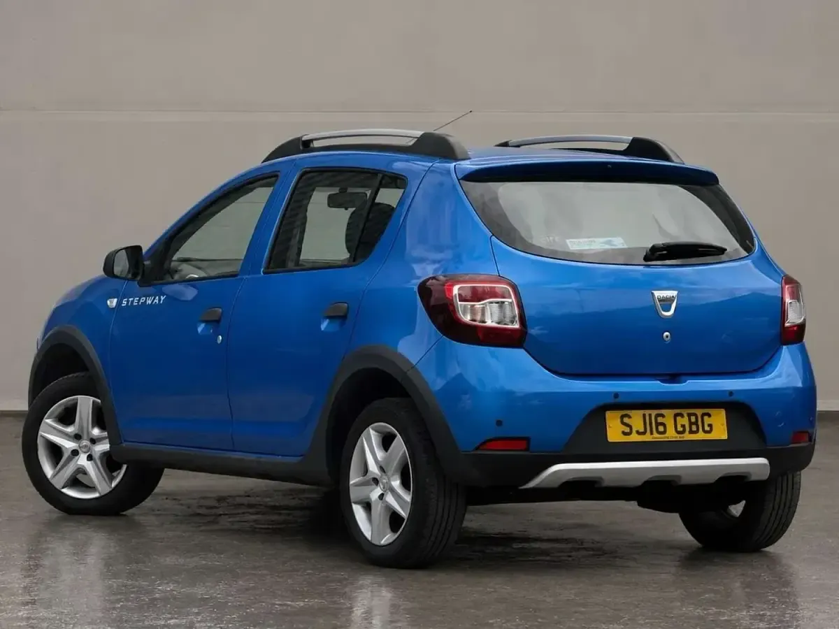 Used Dacia Sandero Lauréate 90 HP (66 kW) 2016 Blue Hatchback