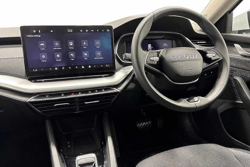 Used Skoda Octavia SE Technology 113 HP (83 kW) 2025 Moon white metallic Estate