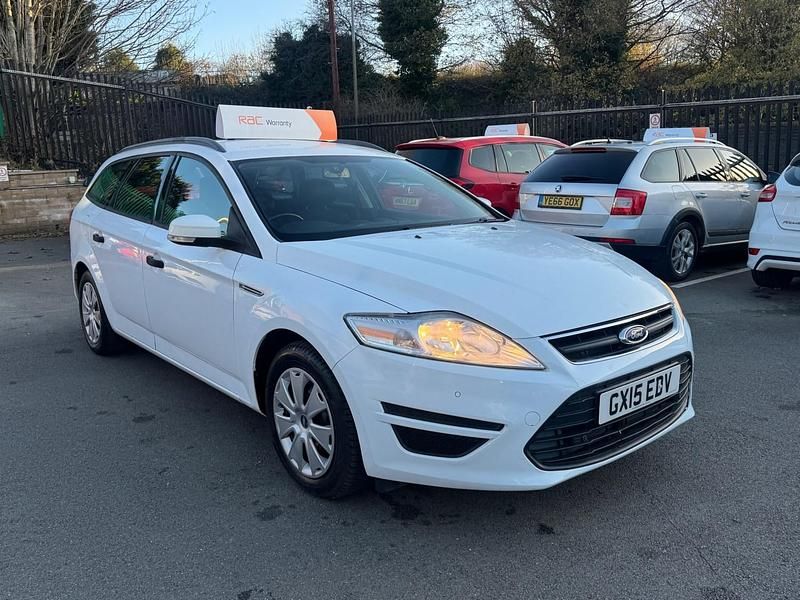Used Ford Mondeo 140 HP (102 kW) 2015 White Hatchback