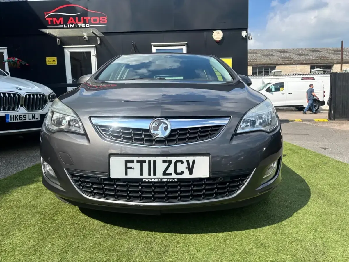 Second-hand Vauxhall Astra 2011 Gri Hatchback