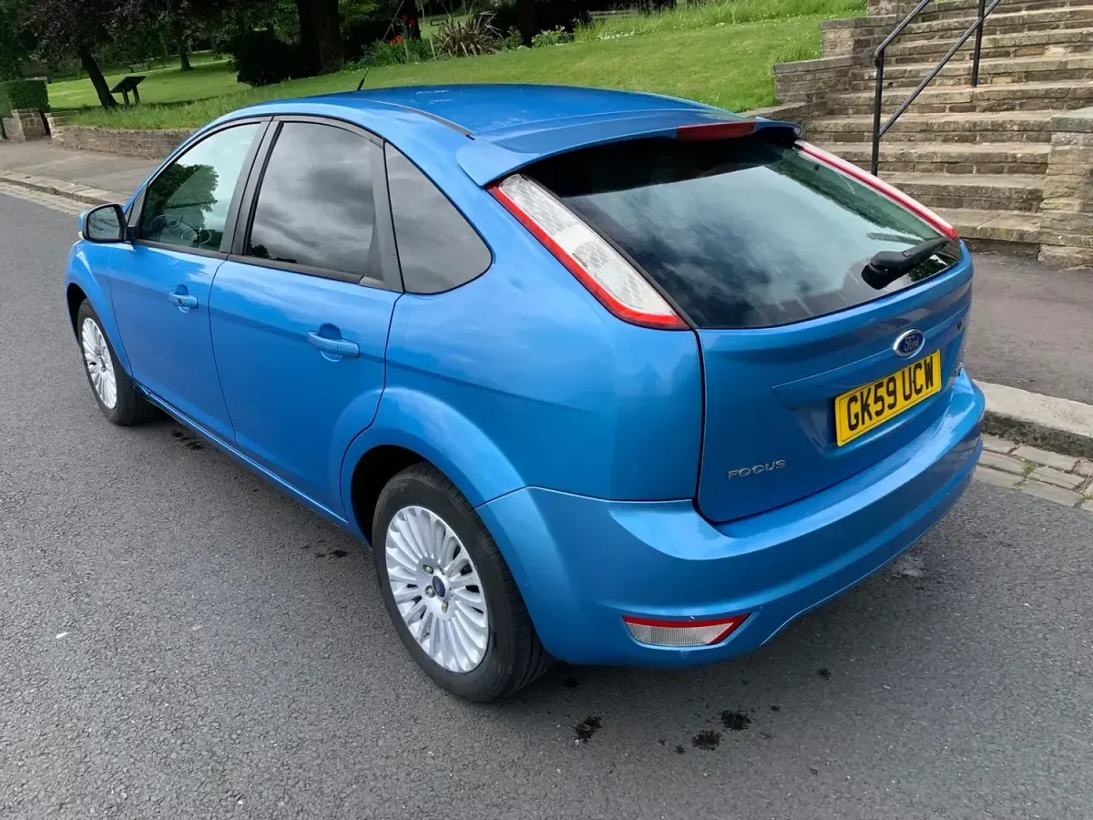 Used Ford Focus Titanium 110 HP (80 kW) 2009 Blue Hatchback
