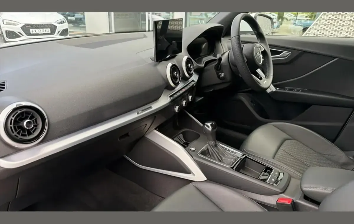 Used Audi Q2 S-Line 147 HP (108 kW) 2025 White SUV