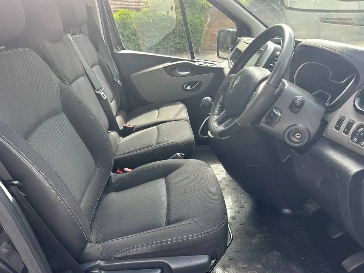 Used Renault Trafic 2015 Black MPV