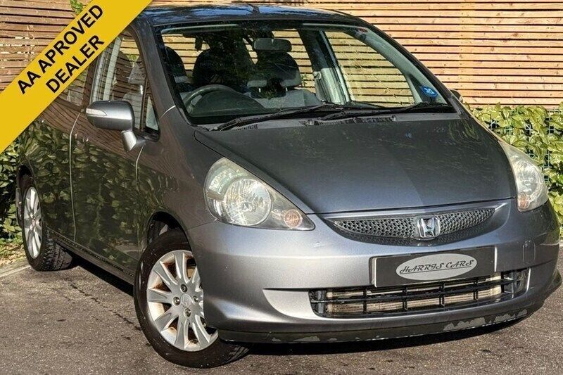Silver Used 2005 Honda Jazz SE Hatchback | £2,485 (Fair price) - Image 1/1