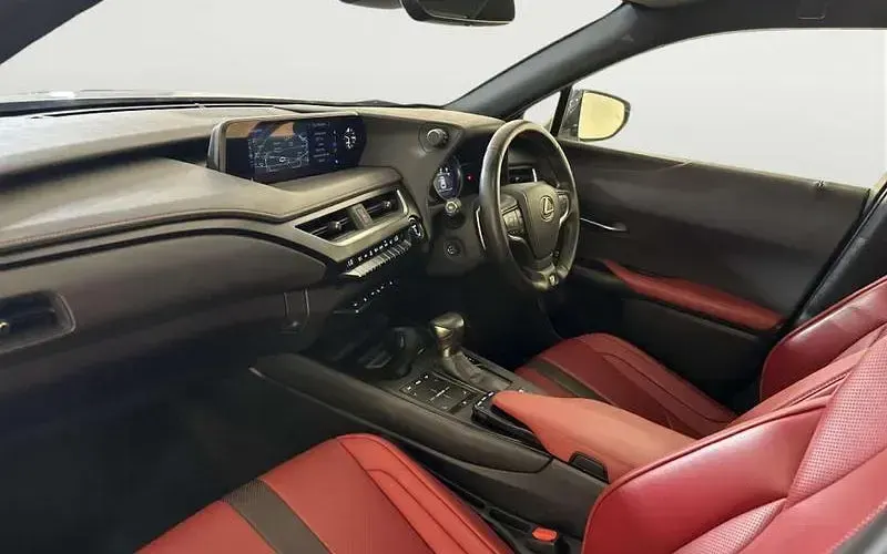 Used Lexus UX Sport Line 184 HP (135 kW) 2021 Silver SUV