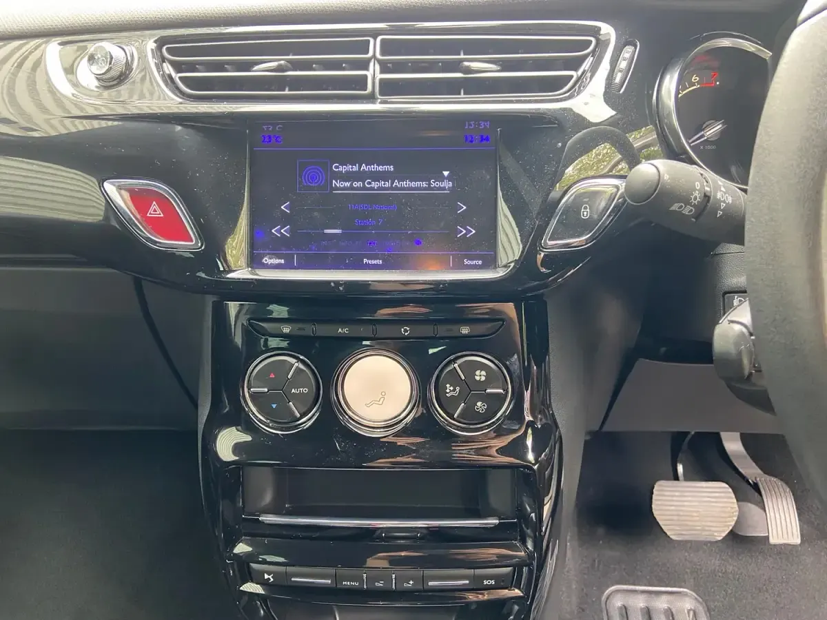Used DS Automobiles DS3 Connected Chic 2018 White Hatchback