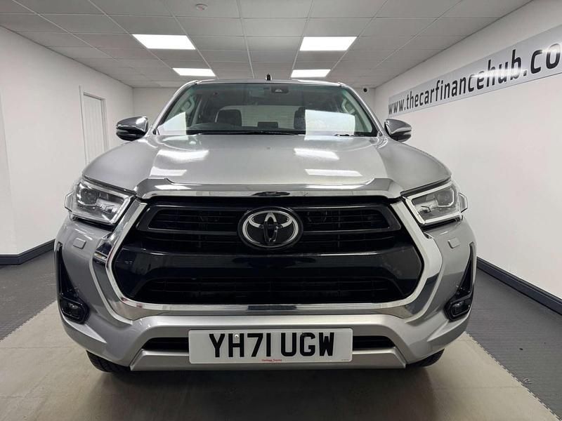 Used Toyota HiLux Luxury 204 HP (150 kW) 2021 Silver Pickup