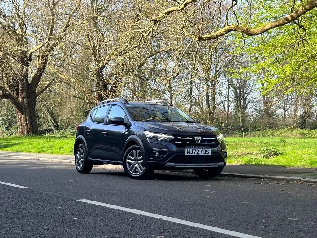 Używany Dacia Sandero Comfort 100 KM (73 kW) 2022 Szary Hatchback