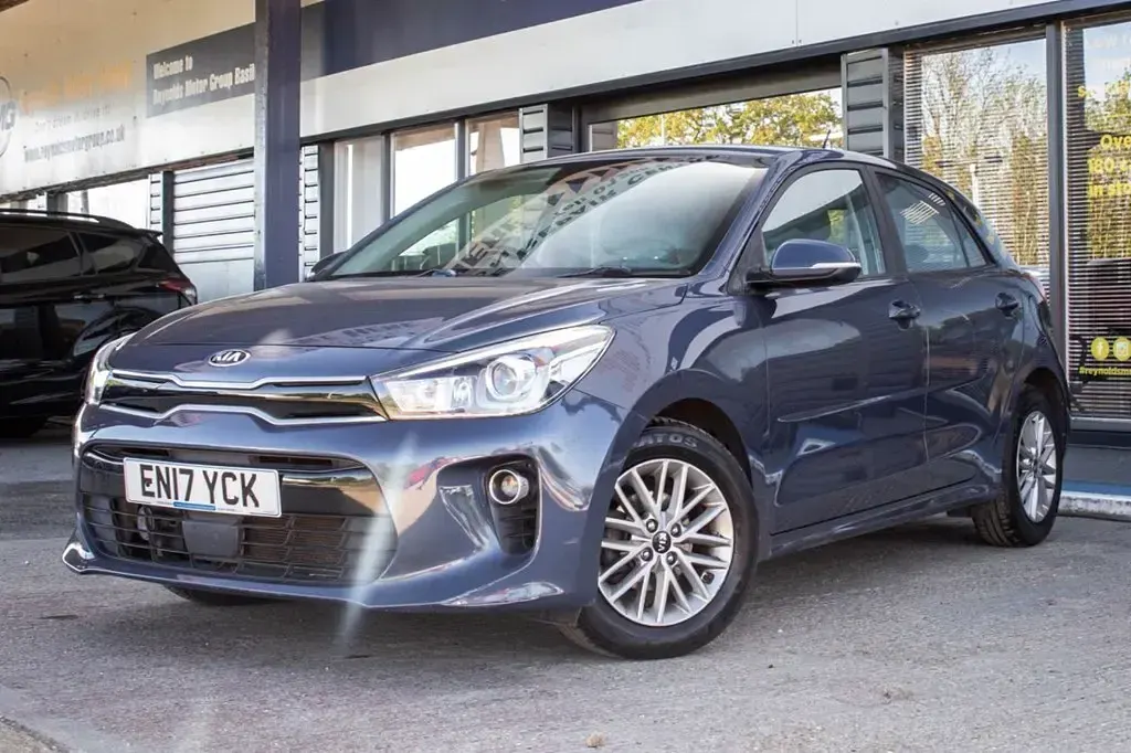 Usado Kia Rio 83 HP (61 kW) 2017 Azul Citadino