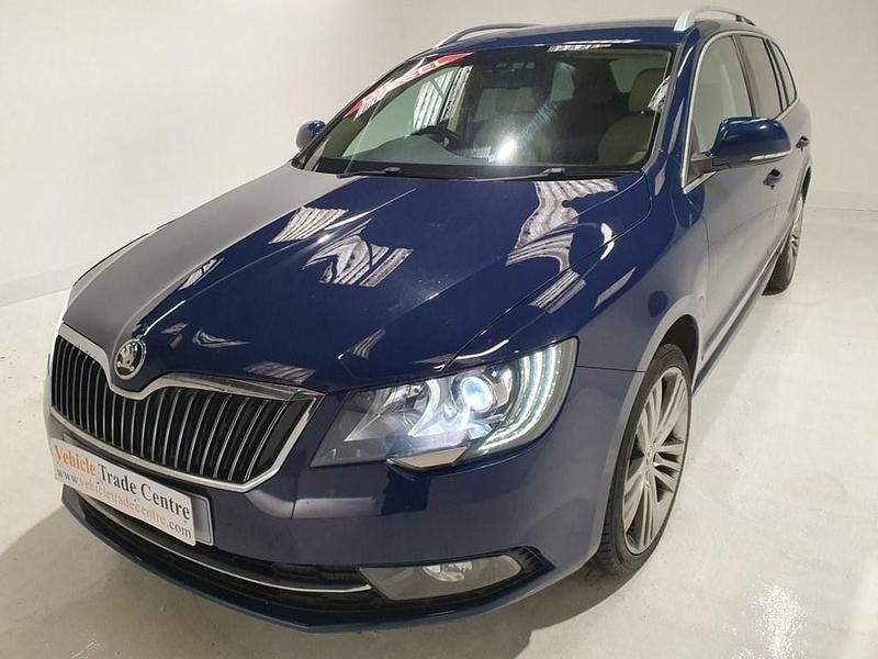 Used Skoda Superb Elegance 140 HP (102 kW) 2015 Blue Estate