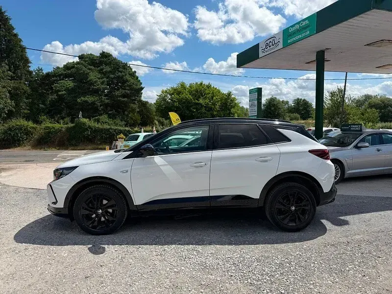 Used Vauxhall Grandland X 130 HP (95 kW) 2023 White SUV