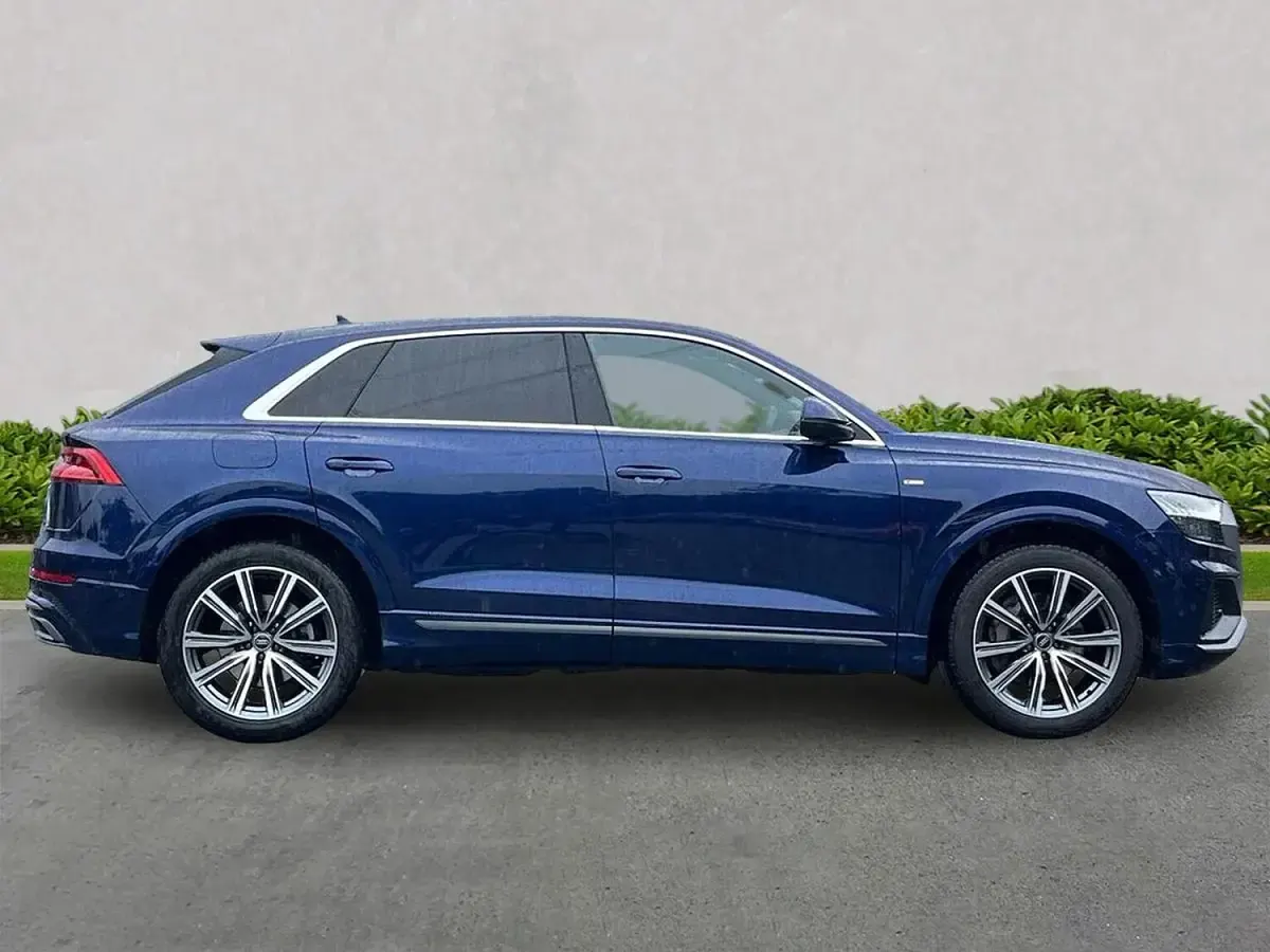 Used Audi Q8 Comfort 286 HP (210 kW) 2022 Blue SUV