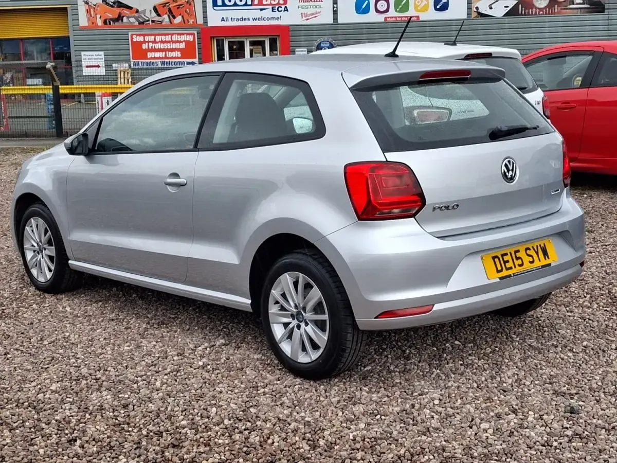Usado VW Polo SE 2015 Prateado Citadino