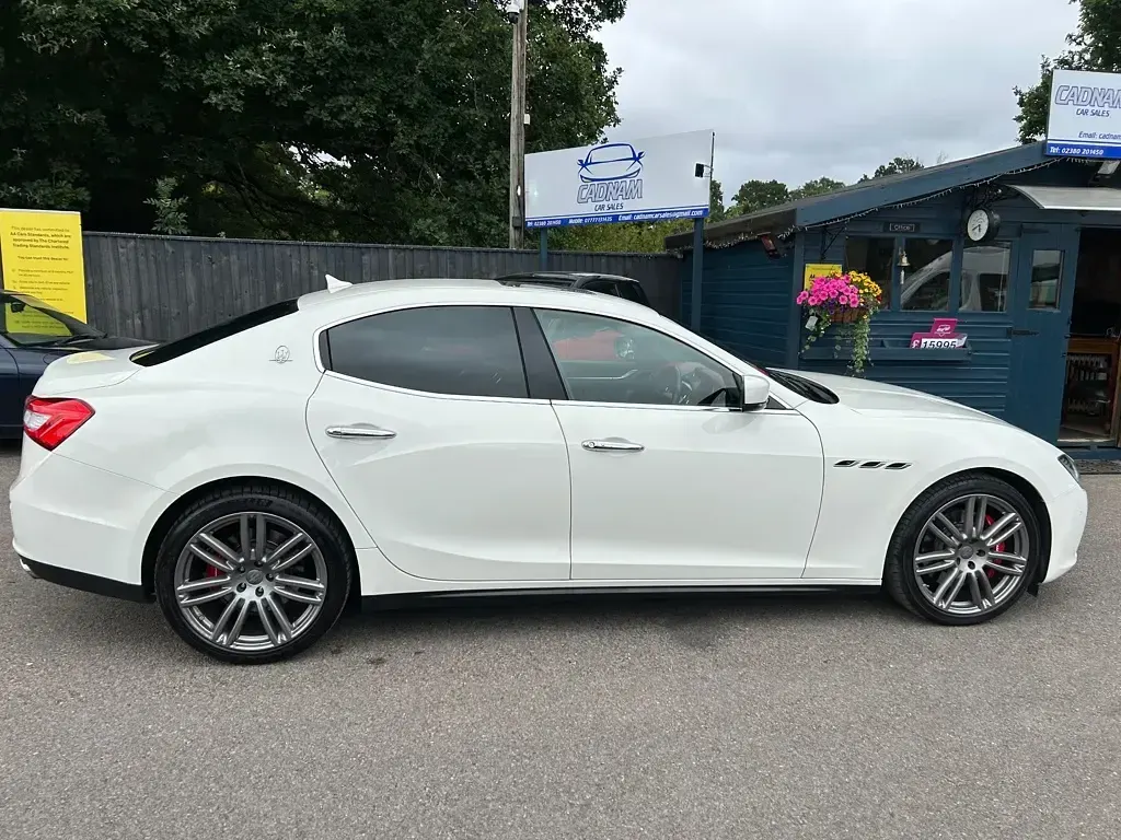 Used Maserati Ghibli 410 HP (301 kW) 2014 White Sedan