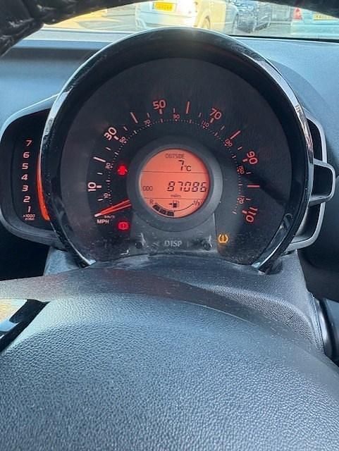 Used Toyota Aygo X-play 68 HP (50 kW) 2017 White Hatchback