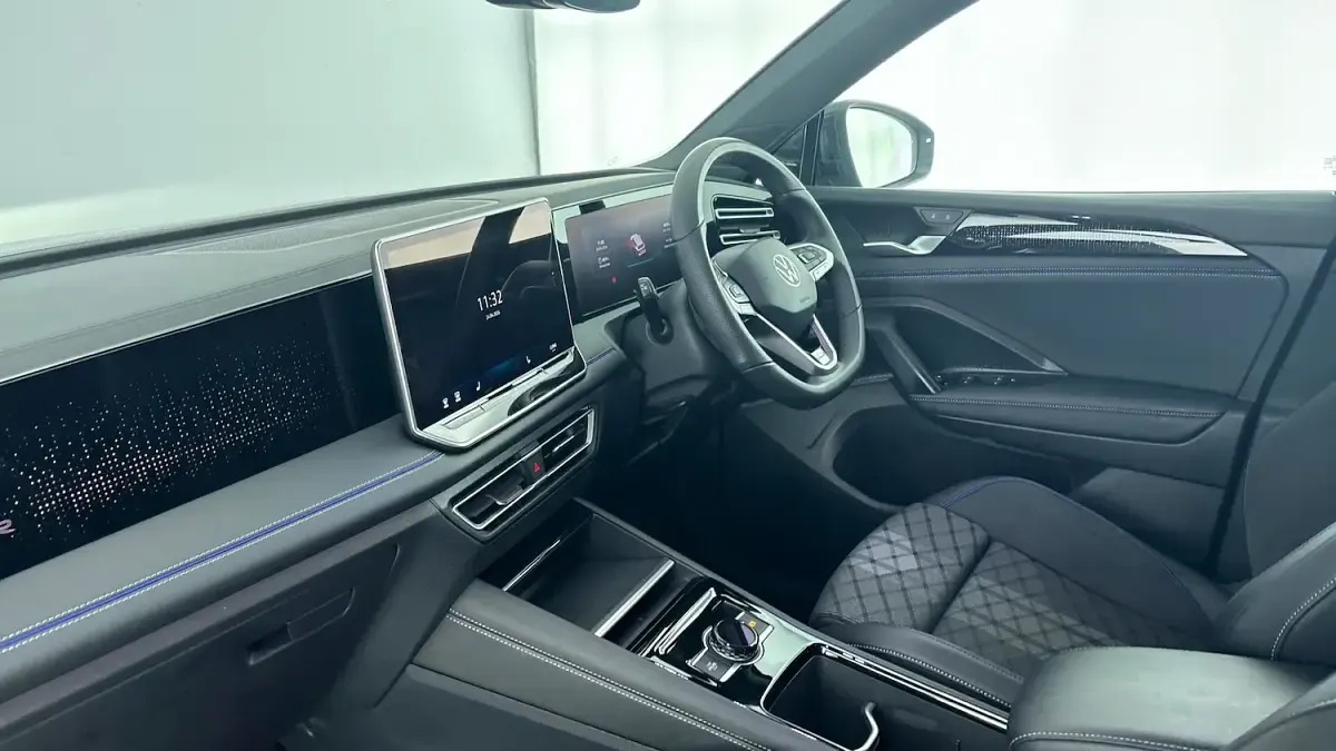 Begagnad VW Tiguan R-line 150 HK (110 kW) 2025 Grå SUV