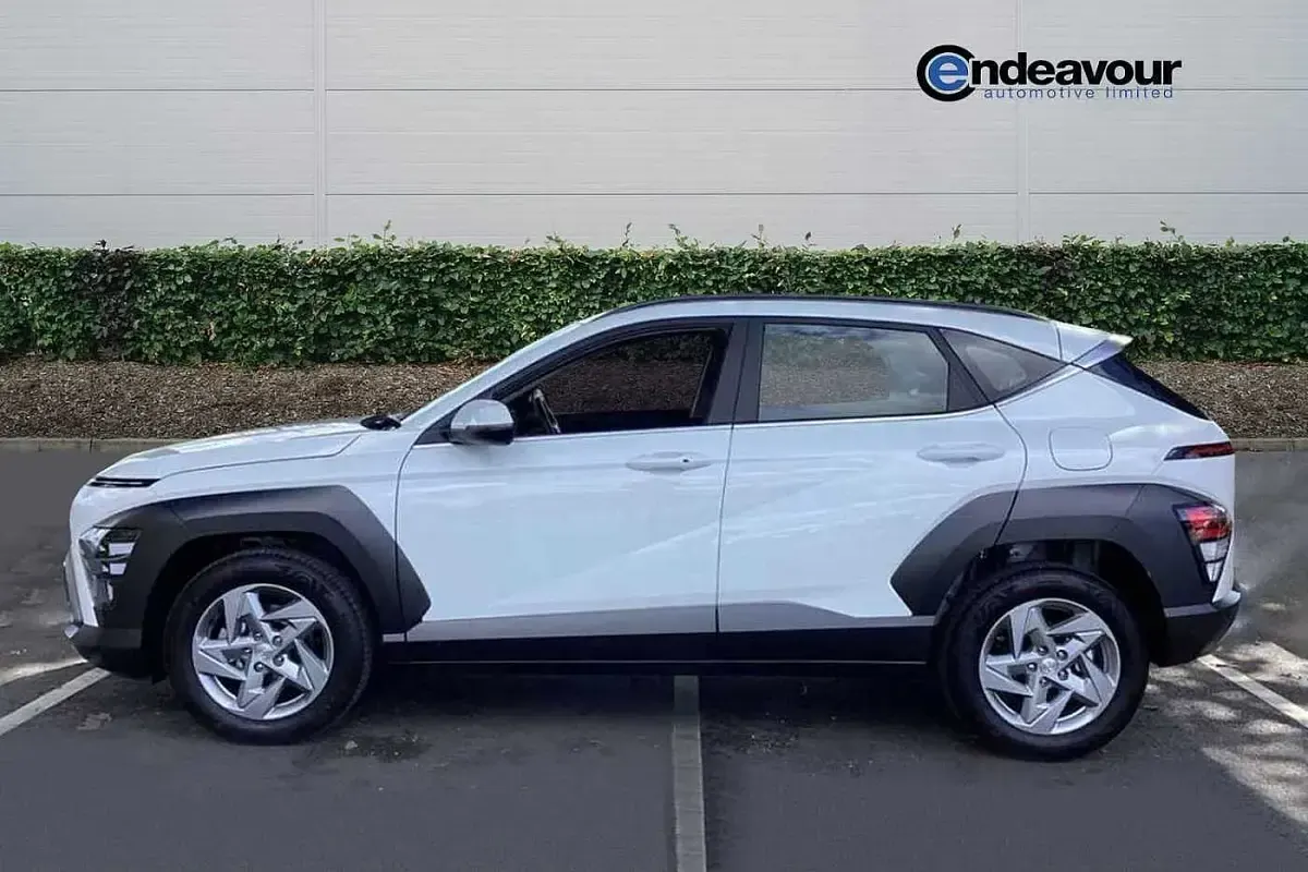 Used Hyundai Kona Advanced 2025 White SUV