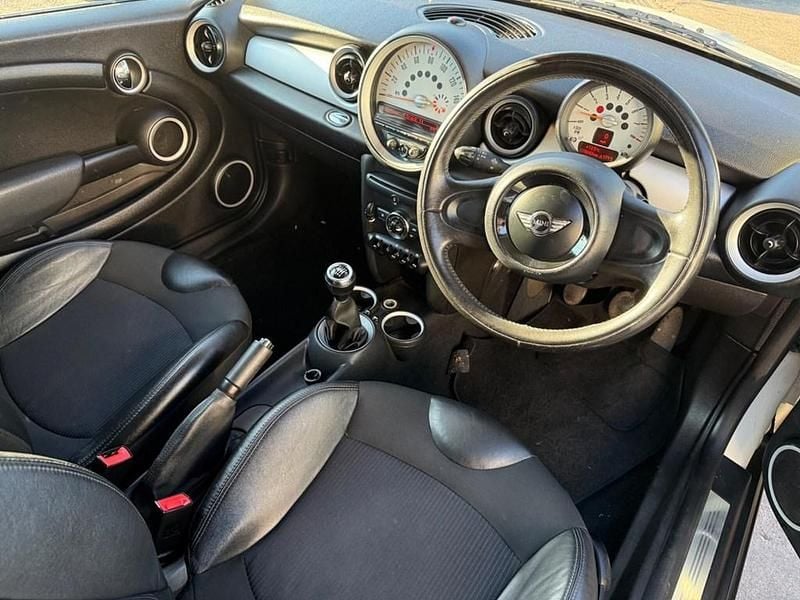 Used Mini Cooper Hatch 2010 White Hatchback