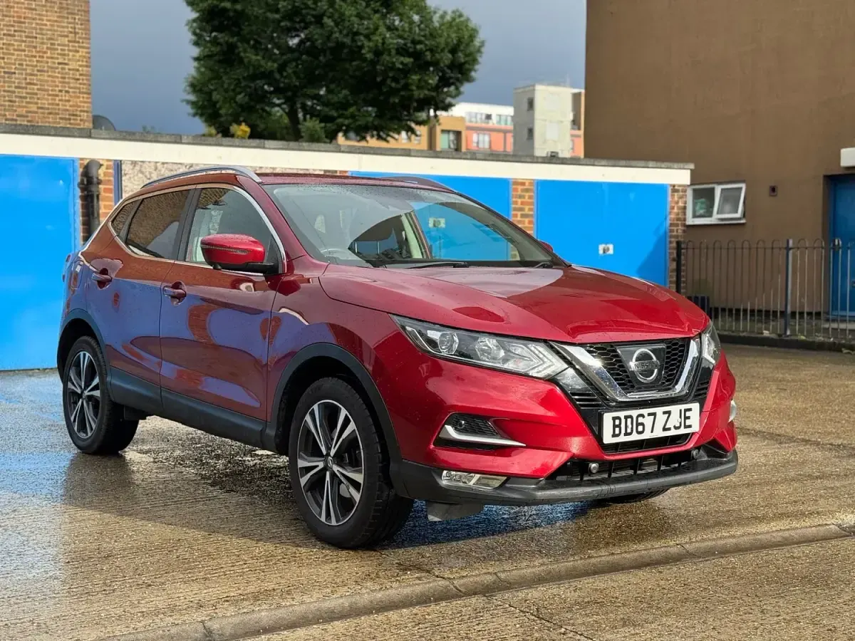 Used Nissan Qashqai N-Connecta 2017 Red SUV