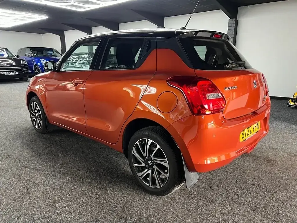 Begagnad Suzuki Swift SZ5 83 HK (61 kW) 2022 Orange Halvkombi