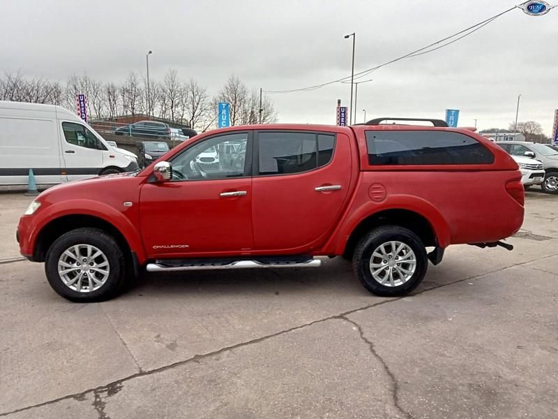 Used Mitsubishi L200 2015 Red Pickup
