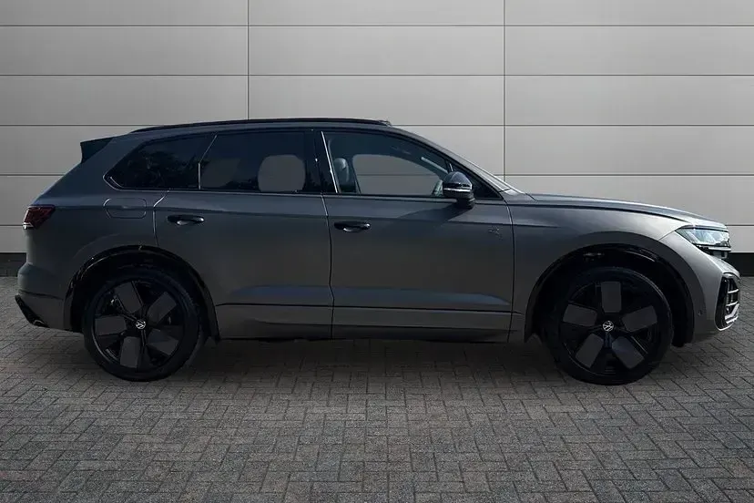 New VW Touareg Edition 286 HP (210 kW) 2026 Silicon grey SUV