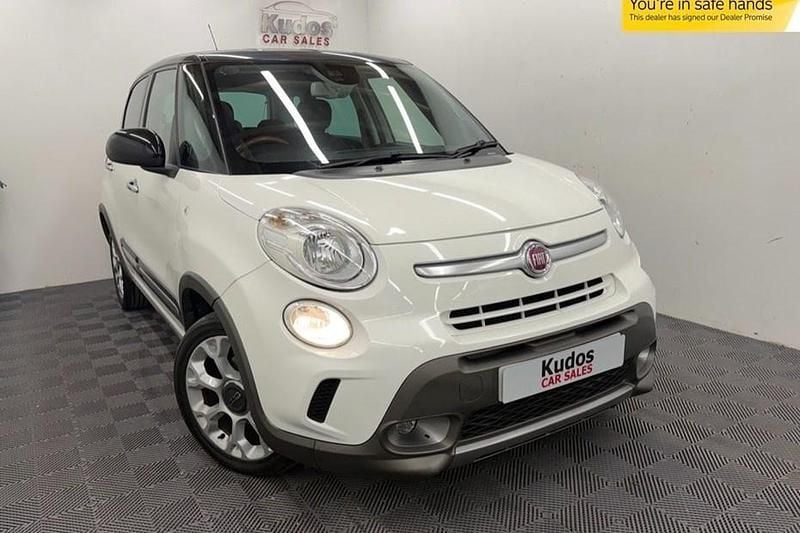 Used Fiat 500L Trekking 85 HP (62 kW) 2014 White and black MPV