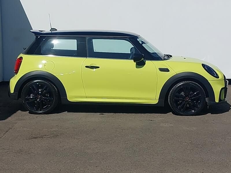 Used Mini Cooper Premium 136 HP (100 kW) 2023 Yellow Hatchback