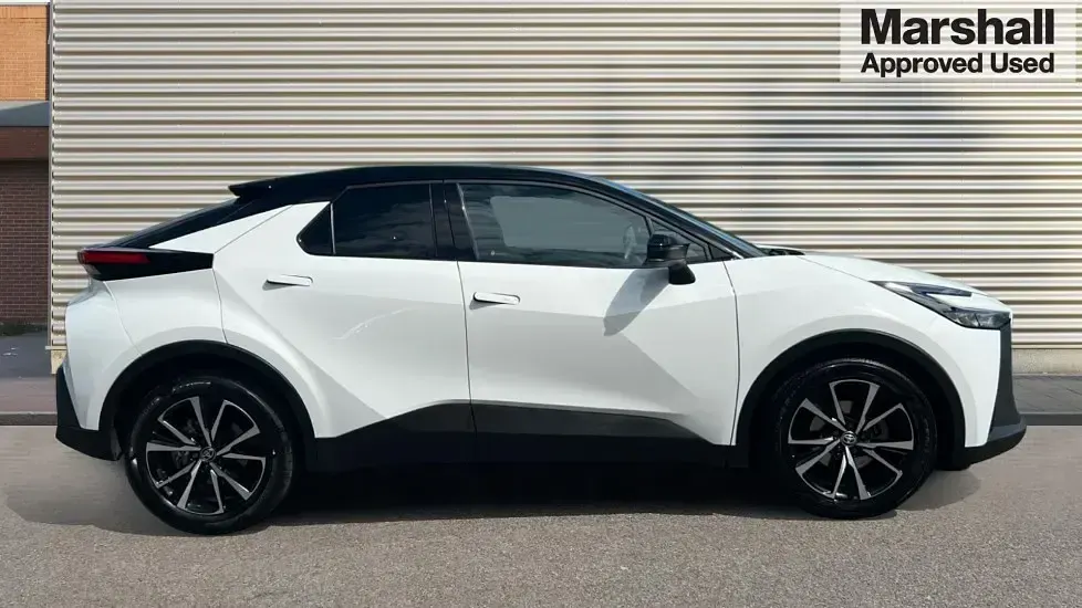 Used Toyota C-HR Design 140 HP (102 kW) 2024 White SUV
