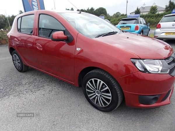 Red Used 2013 Dacia Sandero Lauréate Hatchback | £3,495 (Fair price) - Image 1/4