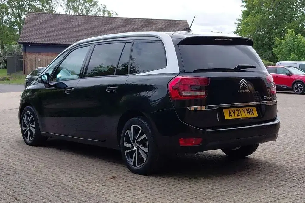 Used Citroën C4 SpaceTourer PureTech 128 HP (94 kW) 2021 Black MPV
