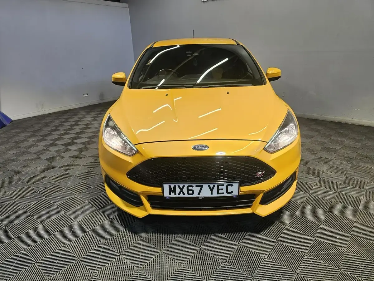 Used Ford Focus ST 185 HP (136 kW) 2017 Yellow Hatchback