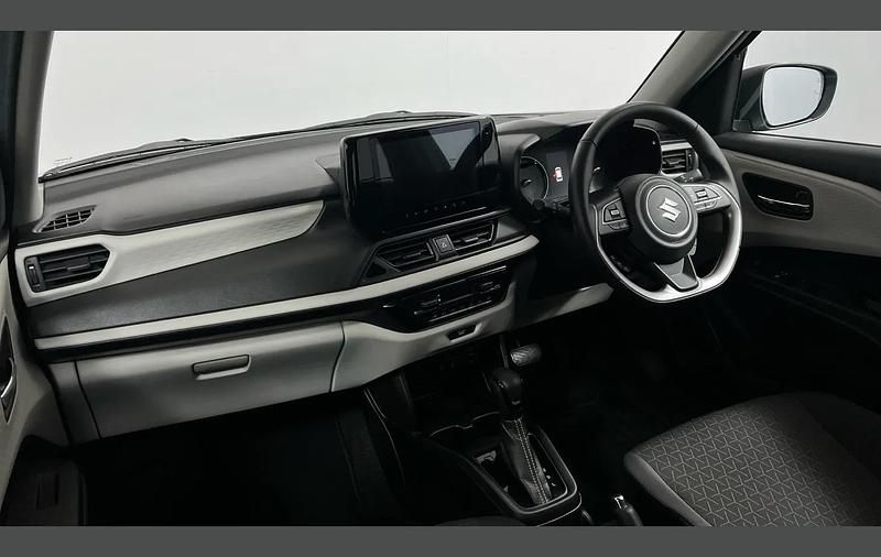 Usado Suzuki Swift 82 HP (60 kW) 2024 Cinzento Citadino