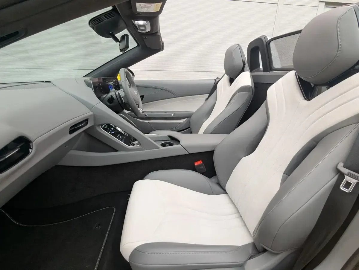 Begagnad MG Cyberster 375 kW (510 HK) 2024 Gul Cab
