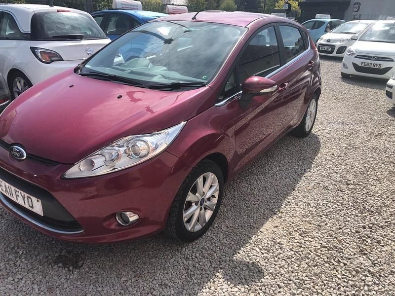 Used Ford Fiesta Zetec 96 HP (70 kW) 2011 Red Hatchback