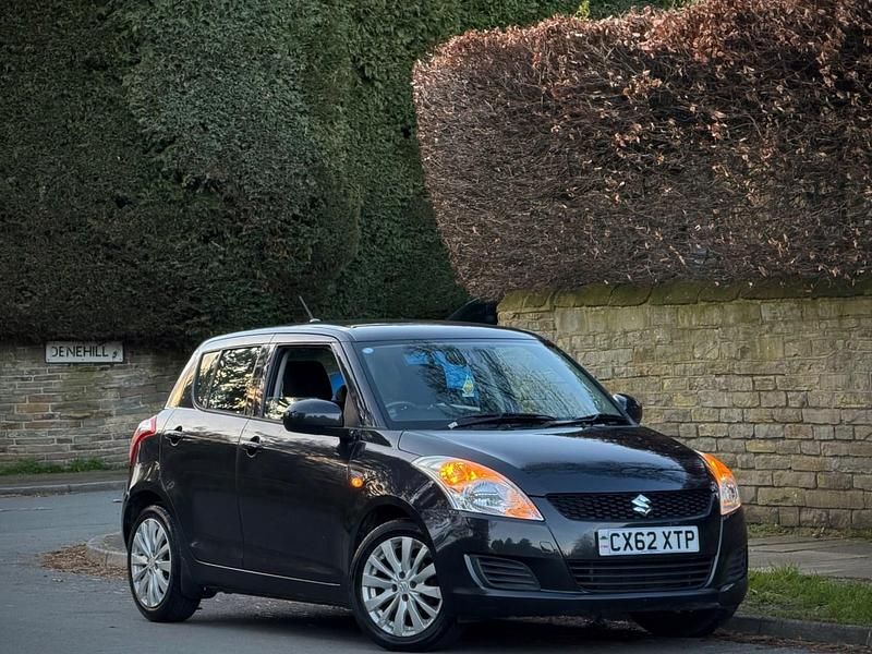 Usado Suzuki Swift SZ3 94 HP (69 kW) 2012 Preto Citadino