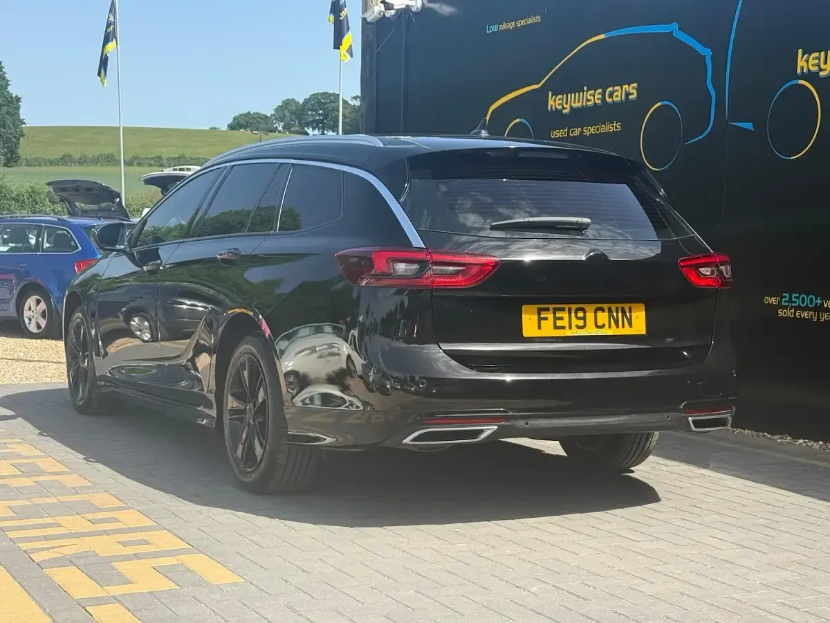 Used Vauxhall Insignia SRi 136 HP (100 kW) 2019 Black Hatchback