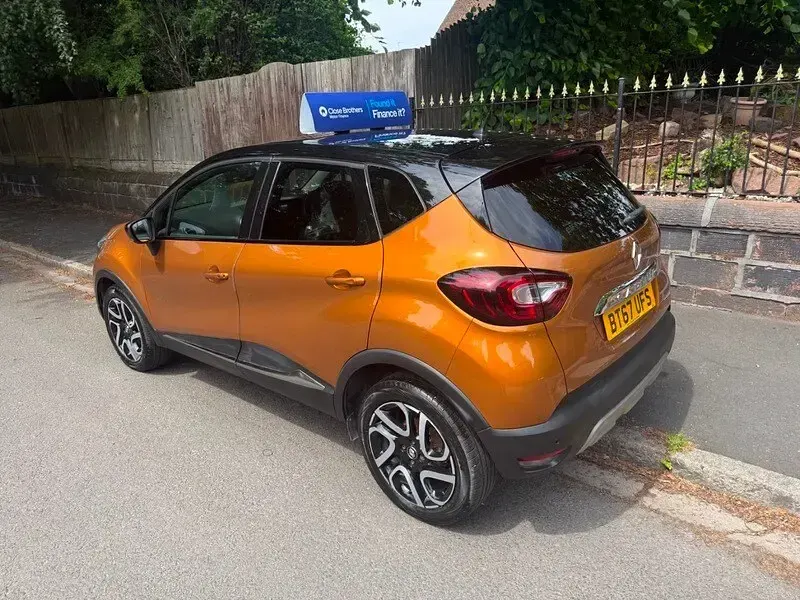 Used Renault Captur Dynamique 90 HP (66 kW) 2017 Orange/black SUV