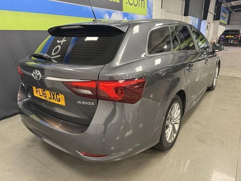 Used Toyota Avensis Business Edition 112 HP (82 kW) 2016 Grey Estate