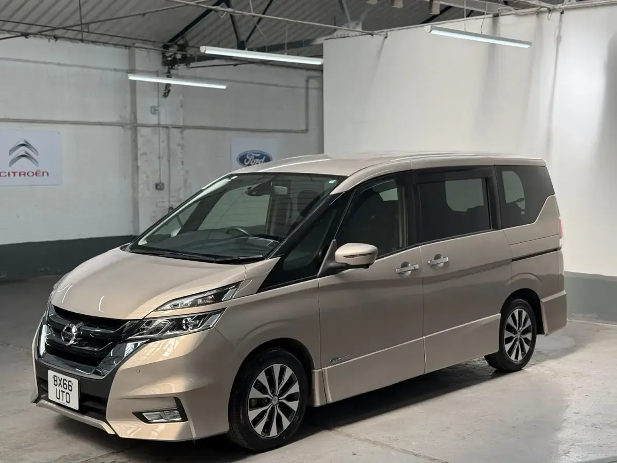 Begagnad Nissan Serena 2024 Vit Minibuss