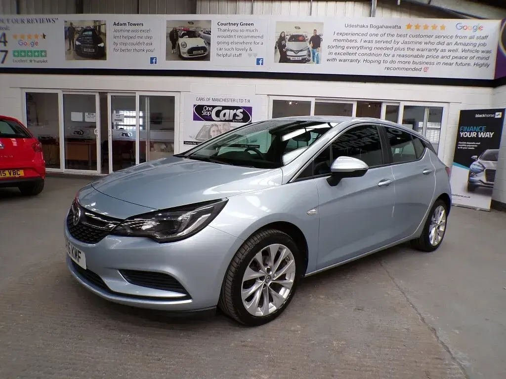 Used Vauxhall Astra Design Edition 100 HP (73 kW) 2016 Silver Hatchback