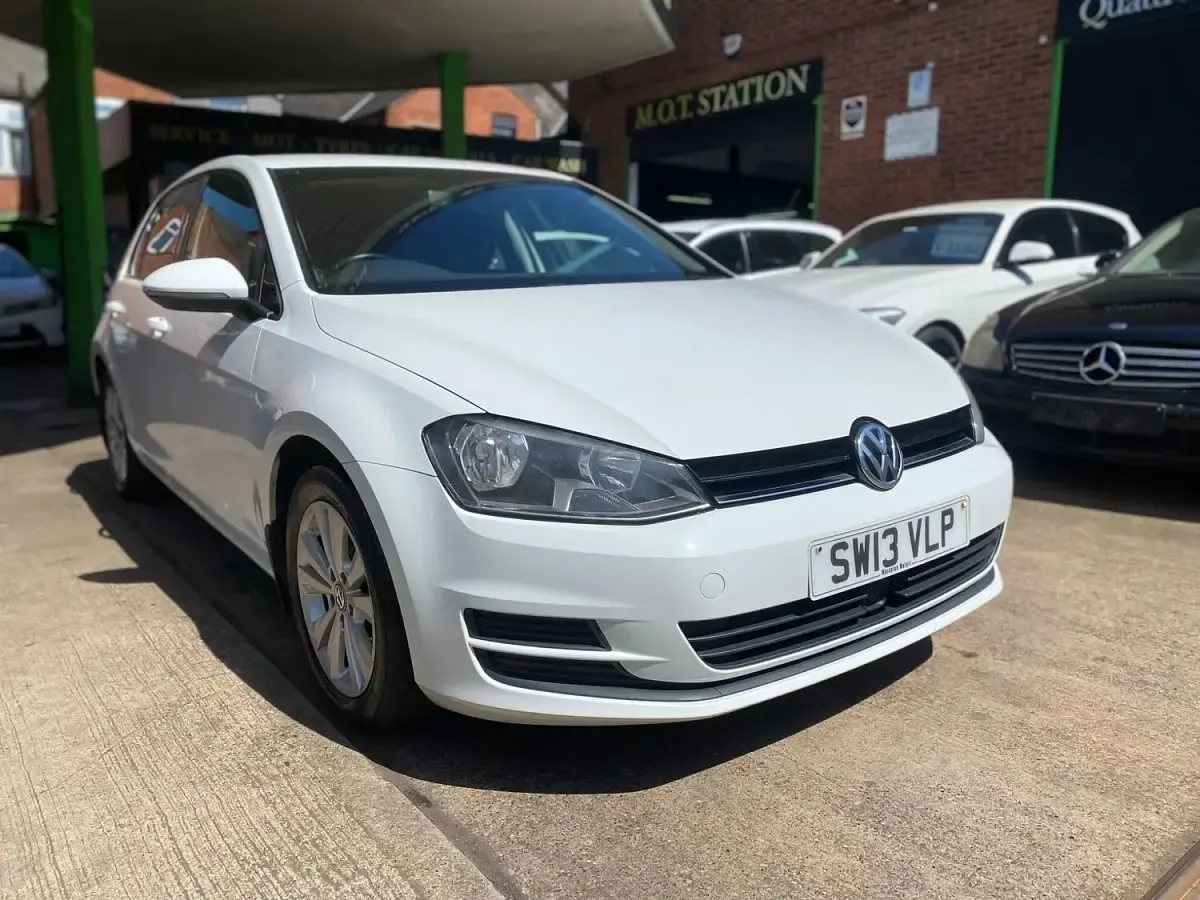 Used VW Golf VII SE 122 HP (89 kW) 2013 White Hatchback