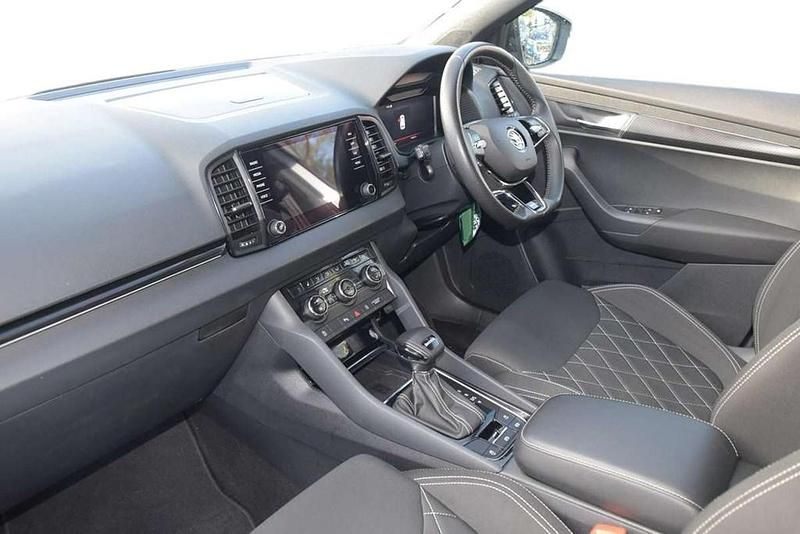 Used Skoda Karoq SportLine 150 HP (110 kW) 2024 Moon white metallic SUV