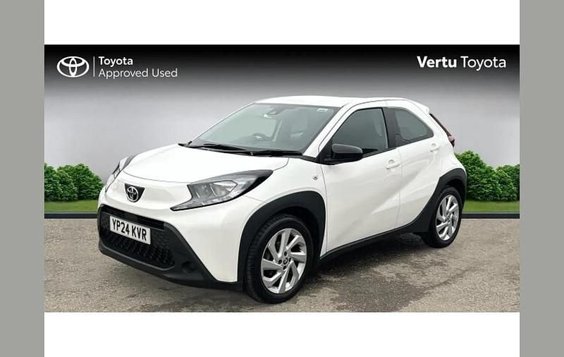 Used Toyota Aygo X PURE 72 HP (52 kW) 2024 White SUV