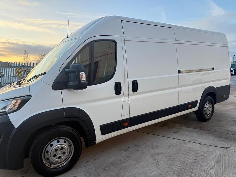 Used Peugeot Boxer 140 HP (102 kW) 2020 White Van
